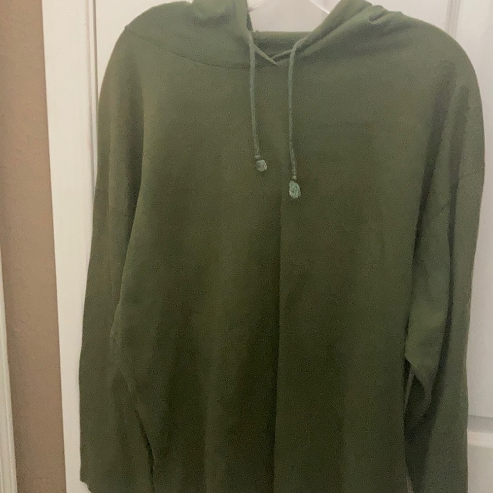 FINAL MARKDOWN Energie hooded t shirt medium